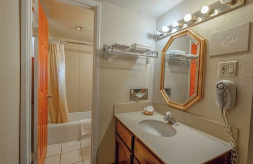 Allison Hotel | Budget-Friendly Room w/Tea & Coffee Maker Near Historic Route 66 Attractions