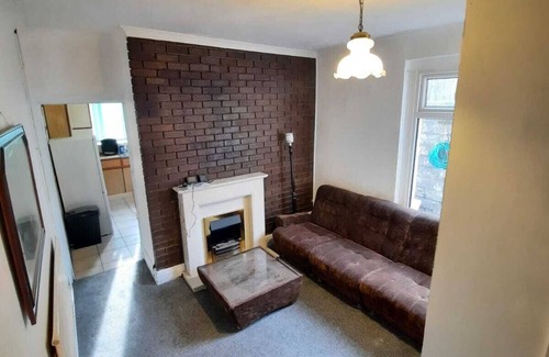 St. Thomas House | Budget-Friendly Spacious 5-Bedroom House