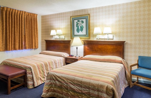 Huntington Hotel | Budget Host Travelers Motel