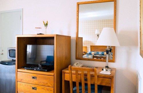 Huntington Hotel | Budget Host Travelers Motel