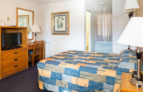 Huntington Hotel | Budget Host Travelers Motel