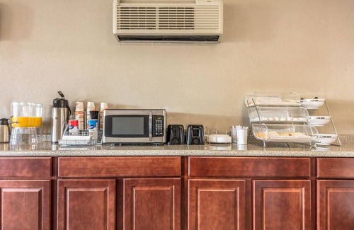 West Memphis Hotel | Budget-Kind Room with the Basics for a Worry-Free Stay | Free Breakfast