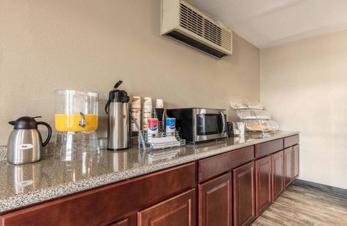 West Memphis Hotel | Budget-Kind Room with the Basics for a Worry-Free Stay | Free Breakfast