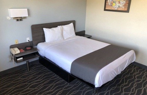West Memphis Hotel | Budget-Kind Room with the Basics for a Worry-Free Stay | Free Breakfast