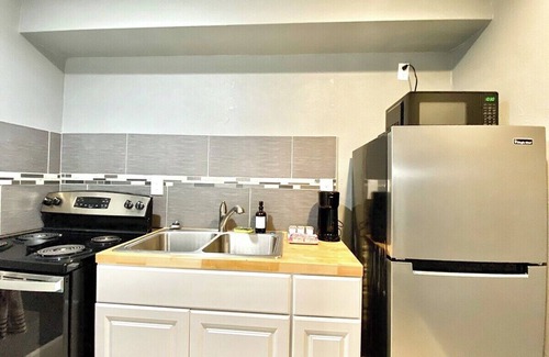 Central City House | Budget-PetFriendly+1BR+Central+Tiny+Affordable