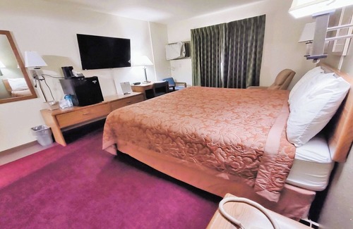Staples Hotel | Budget Room Near Staples Dining – Perfect Rest Stop for Road Trippers