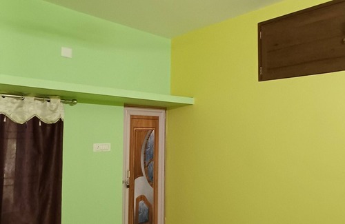 Cuttack House | Budget stay by a serene lake,enjoy nature’s charm just steps away.All amenities.
