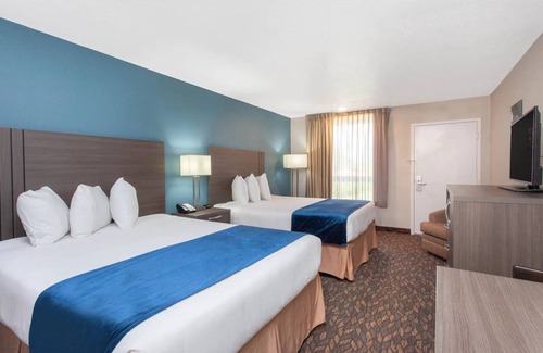 Florida Center Hotel | Budget Stay with Pool & Parking – Near Disney, Universal & SeaWorld