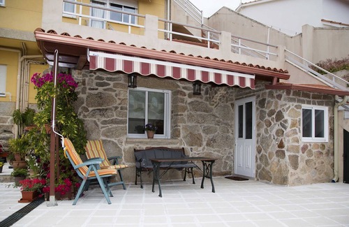 Bueu Cottage | Bueu: country holiday home - 1 room - 2/4 persons