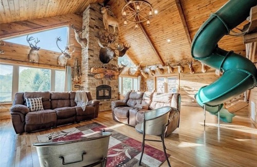 Alma Cabin | Buffalo County Log Cabin w Guesthouse and pool