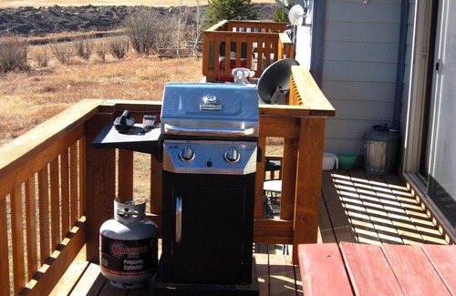 Horse Butte Condo | Buffalo Roam Condo * Comforts of Home for 6 * Minutes from Yellowstone