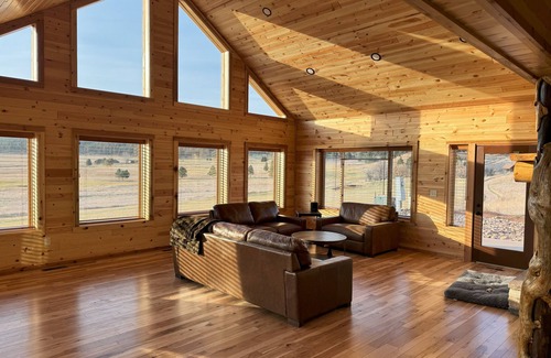 Hulett House | Buffalo Run. 4 Bedroom/4 Bath Home located on the Golf Course at Devil's Tower.