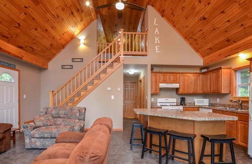 Ovid House | Bufflehead Bungalow: Family Fun across from Cayuga Lake!