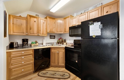 Fall River Estates Condo | Bugle Pointe A09 (Private Hot tub) River Views!