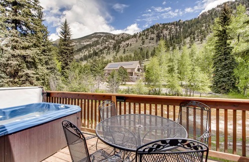 Fall River Estates Condo | Bugle Pointe A09 (Private Hot tub) River Views!