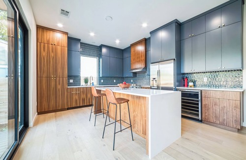 South Congress House | Built in 2024!, 5 bed/5bath with swimming pool, one block to South Congress