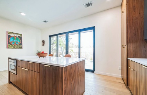 South Congress House | Built in 2024!, 5 bed/5bath with swimming pool, one block to South Congress