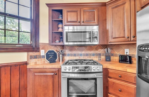 Starkville House | Bulldog Fans’ Escape | Cozy 2BR + Private Pool