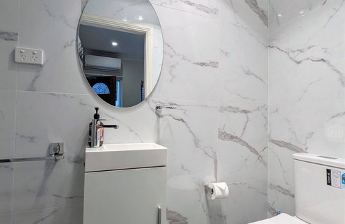 Bulli Apartment | Bulli26 Studio | Relaxing Beachside Accommodation 150m from Sandon Point Beach