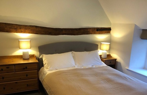 Stamford House | Bumble Bee Barn holiday let is available for self catering for up to 5 people.