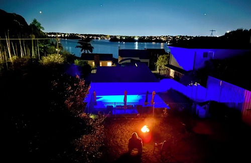 Bundeena House | Bundeena Base Art House, Sea View with Solar Heated Pool