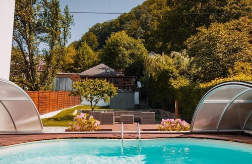 Sarmingstein House | Bungalow Donaublick mit Pool und Garten - Ferienhaus, Dusche, WC