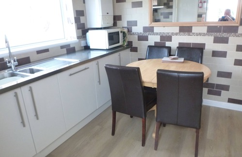 Sewerby House | Bungalow, 2 bedroom, enclosed pet friendly garden, cliff top walks beaches 5 min