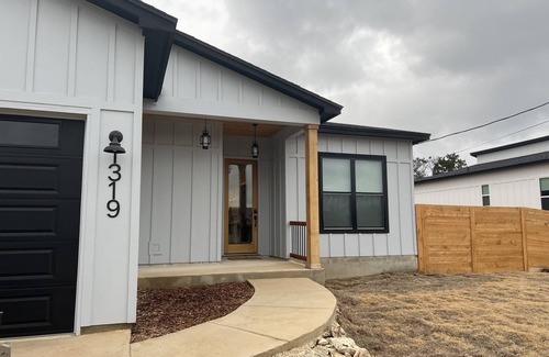 Spring Branch House | Bungalow at the Cove