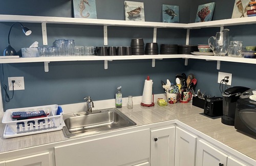 Lake Waccamaw House | Bungalow at the Lake - enjoy lake life within driving distance of the beach!