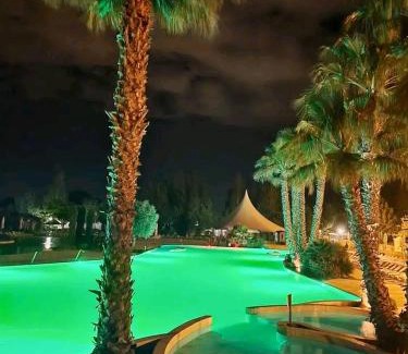 Vias House | Bungalow charmant près de Vias avec piscine partagée