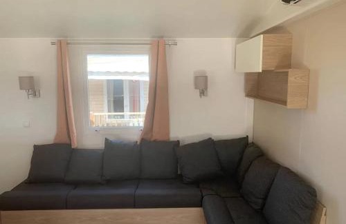 Serignan House | Bungalow confortable à Sérignan avec piscine partagée