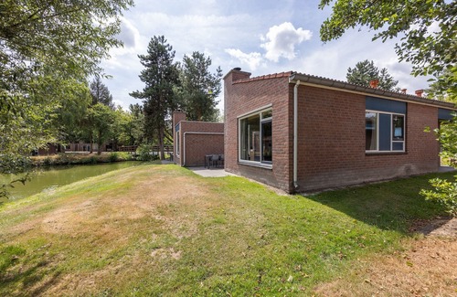 Municipality of Weert House | Bungalow in Weerterbergen with Sauna
