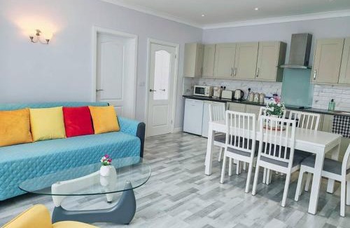 Port Talbot House | Bungalow Step Free Access - Close To The Beach