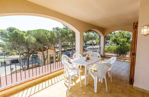 Pals Ski Chalet | Bungalow with pool access - 300 m Pals beach (CV 3H 624)