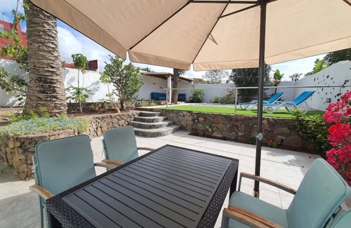 Tacoronte House | Bungalow with private saltwater pool and garden