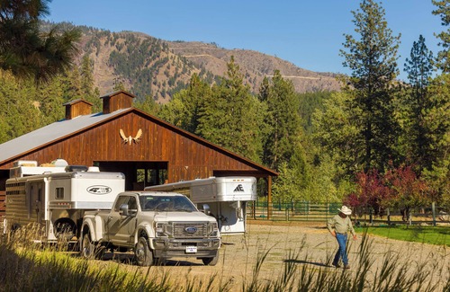 Superior House | Bunkhouse Cabin - Alpine Falls Ranch
