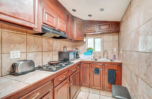 Burbank House | Burbank Home w/Yard, Walk to Downtown Shops!