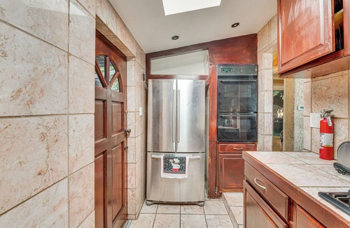 Burbank House | Burbank Home w/Yard, Walk to Downtown Shops!