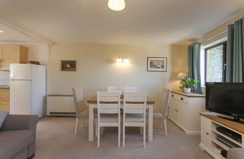 Holt Cottage | Burnham B - a self catering cottage that sleeps 4 guests in 2 bedrooms