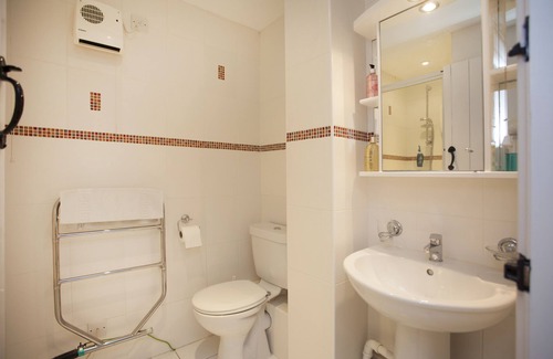 Holt Cottage | Burnham B - a self catering cottage that sleeps 4 guests in 2 bedrooms