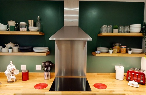 Aviemore Ski Chalet | Burnside Pines - modern Aviemore home with sauna & EV charger