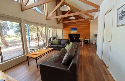 Forge Creek Apartment | Burrabogie - 1 Nt(waterfront)