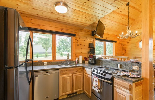 Asheville Cabin | Burt is a cozy log cabin