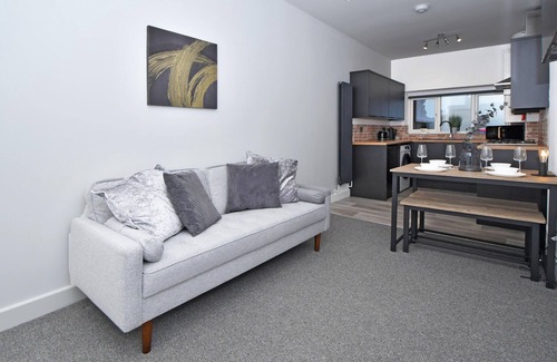 Burton on Trent Apartment | Burton Apartments. Free WiFi & Parking - Sleeps 2