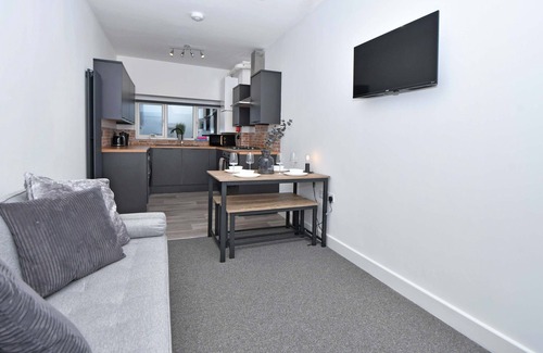 Burton on Trent Apartment | Burton Apartments. Free WiFi & Parking - Sleeps 2