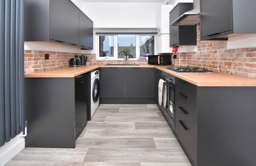 Burton on Trent Apartment | Burton Apartments. Free WiFi & Parking - Sleeps 2