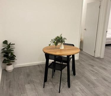 Burwood Apartment | Burwood 2Br Lovely Apt Near Train