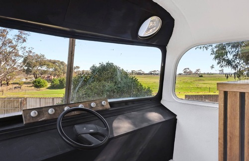 Fyansford House | Bus Life, Sleep, Play & Farm Views