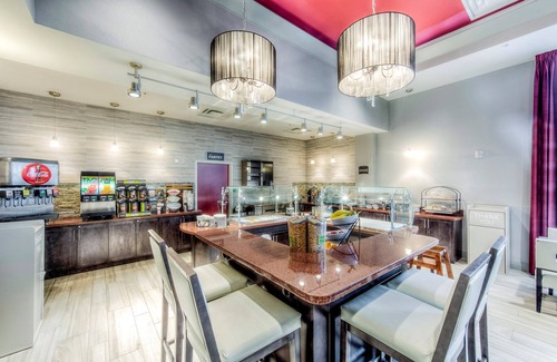 Columbus Apartment | Business Center + Indoor Pool + Fitness Center | Only 1 Mile to OSU!