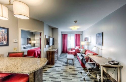 Columbus Apartment | Business Center + Indoor Pool + Fitness Center | Only 1 Mile to OSU!
